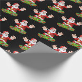Funny Santa Skateboarding Muster Weihnachten Geschenkpapier (Ecke)
