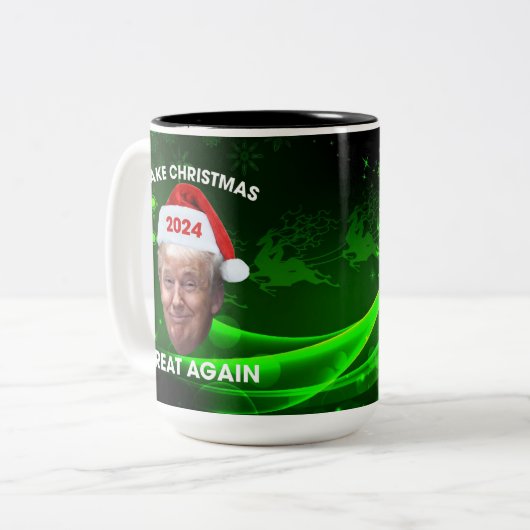 Funny Santa Trump 2024 Make Christmas Great Again Zweifarbige Tasse (Vorderseite Links)