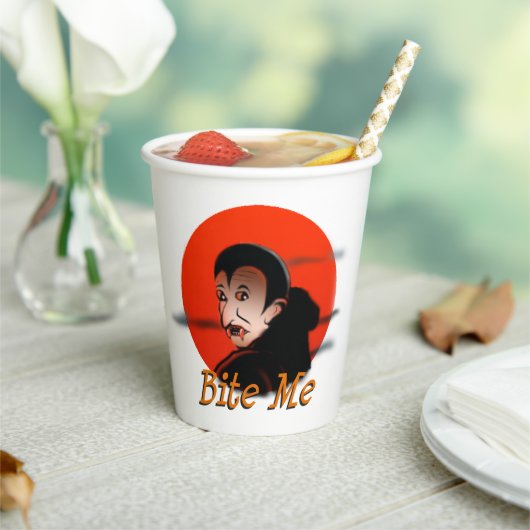 Funny Sarcasour Halloween Vampire sagt Bite Me Bit Pappbecher (In Situ)