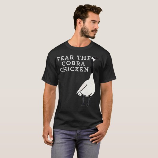 Funny Sarcastic Bird Fear The Cobra Chicken T-Shirt (Vorne ganz)