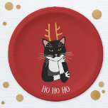 Funny Sarcastic Christmas Cat Pappteller<br><div class="desc">Eine sarkastische und unbegeisterte schwarz-weiße Tuxedokatze mit Weihnachtsantlern. Ho ho,  und all das. Personalisieren Sie den Text,  indem Sie ihn ändern oder entfernen.</div>