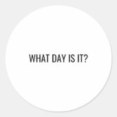 Funny Sarcastic What Day Is It Relatable Minimalis Runder Aufkleber (Vorderseite)