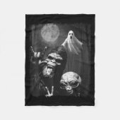 Funny Sasquatch & Alien Rock On Hand Sign Ghos Fleecedecke (Vorderseite)