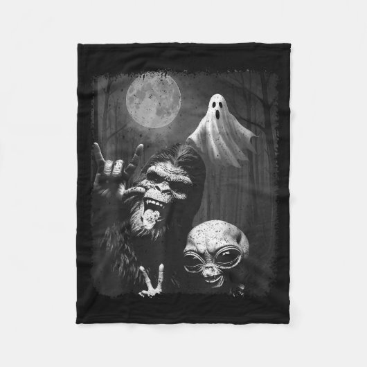 Funny Sasquatch & Alien Rock On Hand Sign Ghos Fleecedecke (Vorderseite)