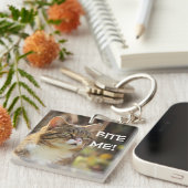 Funny Sassy Cat mit Attitude Bite Me Schlüsselanhänger (Vorderseite rechts)