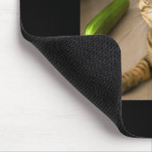 Funny schockiert Katze Selfie mit Cucumber Meme De Mousepad (Ecke)