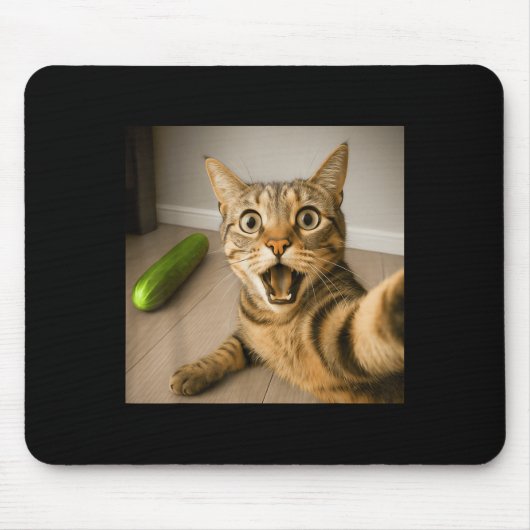 Funny schockiert Katze Selfie mit Cucumber Meme De Mousepad (Vorne)