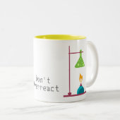 Funny Science Chemistry überreagiert Zitat nicht Zweifarbige Tasse (VorderseiteRechts)