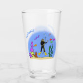 Funny Scuba Diver und Fischarten Cartoon Glas (Rückseite)