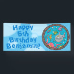 Funny Sea Lebewesen unter Wasser Cartoon Geburtsta Banner<br><div class="desc">Unsere albernen Meereslebewesen entwerfen unsere Fische,  Haie,  Oktopus und vieles mehr in Cartoon-Illustrationsstil mit einer Touch von animiertem Spaß. Fügen Sie etwas Meeresspass zu einem besonderen Tag hinzu!</div>