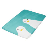 Funny seagulis illustriert Türkis Badematte (Schrägansicht)