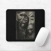 Funny Selfie Bigfoot Alien Sasquatch Rock On Hand Mousepad (Mit Mouse)