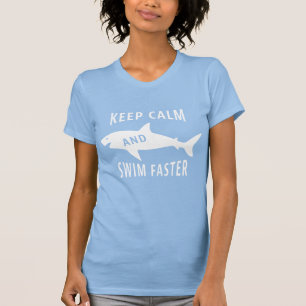 Funny Shark Behielt Ruhe und Schneller schwimmen T-Shirt