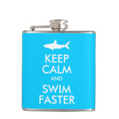 Funny Shark Behielt Ruhe und Swim schneller Parody Flachmann (Vorderseite)