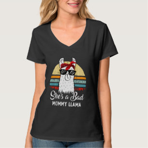 Funny She is a Bad Mommy Llama Mama Mama Oma T-Shirt