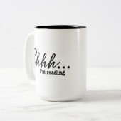 Funny Shhh...Ich lese Reader Zweifarbige Tasse (Vorderseite Links)