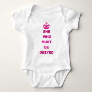 Funny sie, die dem Text gehorchen muss Baby Strampler