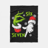 Funny Six Seven 67 Meme 6 7 Christmas Elf Hand Boy Fleecedecke (Vorderseite)