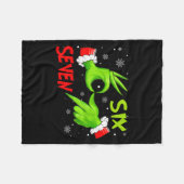 Funny Six Seven 67 Meme 6 7 Christmas Elf Hand Boy Fleecedecke (Vorderseite (Horizontal))