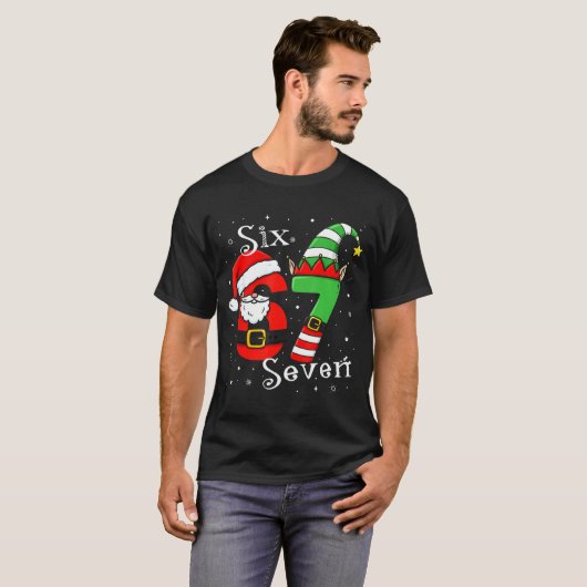 Funny Six Seven 6 7 Meme Christmas Santa Elf Numbe T-Shirt (Vorne ganz)