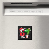 Funny Six Seven 6 7 Meme Gen Alpha Slang Santa Elf Magnet (In Situ (Geschirrspüler))