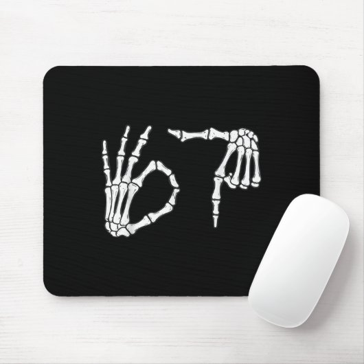 Funny Six Siven 6 7 Meme 67 Skeleton Hand Hallowee Mousepad (Mit Mouse)