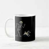 Funny Skeleton Chasing Mops Halloween Hund Mama Mo Kaffeetasse (Links)