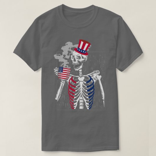 Funny Skeleton Drink Kaffee & American Flag 4. T-Shirt (Design vorne)