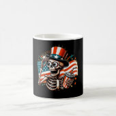 Funny Skeleton Drinks Kaffeetasse (Mittel)