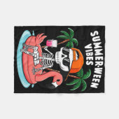 Funny Skeleton Flamingo Summerween Vibes Halloween Fleecedecke (Vorderseite (Horizontal))