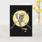 Funny Skeleton Playing Hockey Funny Halloween Men  Karte (Gelbe Blume)