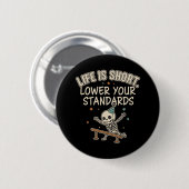 Funny Skeleton Quote Life Short Lower Standards Button (Vorne & Hinten)