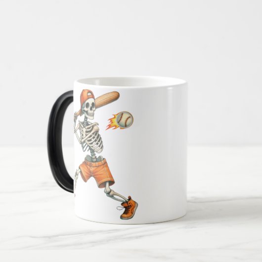 Funny Skeleton schlägt Baseball Halloween Verwandlungstasse (Vorderseite Links)