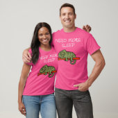Funny Sleeping Chameleon fürs Bedtime T-Shirt (Unisex)