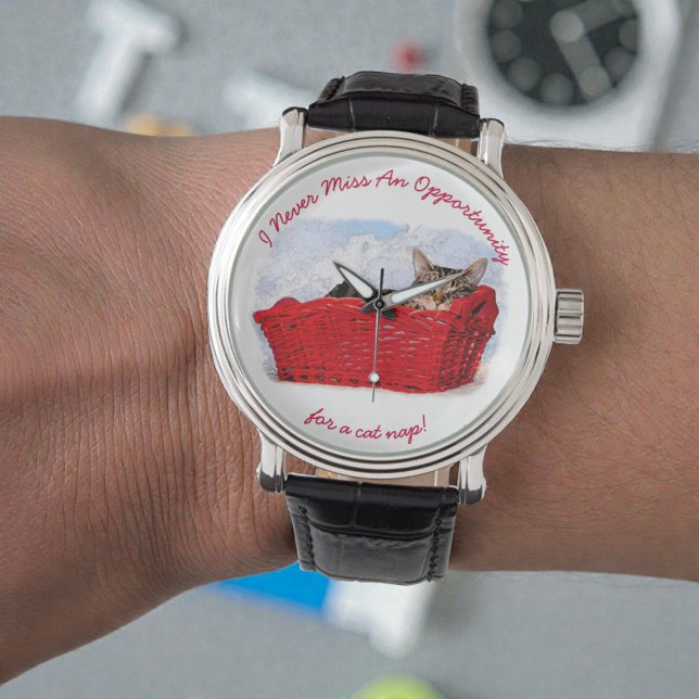 Funny Sleeping Kitten in Red Basket Foto Custom Armbanduhr (Cute kitten photo watch face)