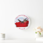 Funny Sleeping Kitten in Red Basket Foto Custom Runde Wanduhr (Zuhause)