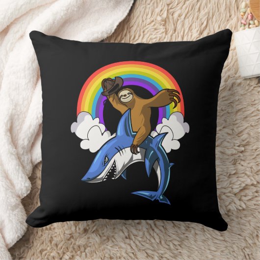 Funny Sloth Cowboy Riding Ocean Shark Rainbow Kissen (Decke)
