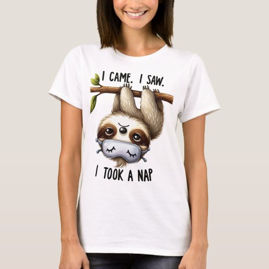 FUNNY SLOTH HANGING FROM A TREE T-Shirt (Vorderseite)