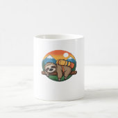 Funny Sloth Hiking Classic T-Shirt_1 Kaffeetasse (Mittel)