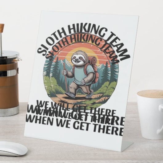 Funny Sloth Hiking Team we'll get there when we ge Sockelschild (In Situ)
