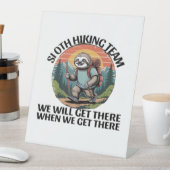 Funny Sloth Hiking Team we'll get there when we ge Sockelschild (In Situ)