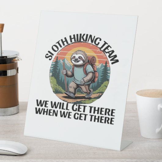 Funny Sloth Hiking Team we'll get there when we ge Sockelschild (In Situ)