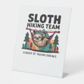 Funny Sloth Hiking - This funny sloth hiking gift  Sockelschild (Vorderseite)