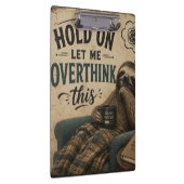 Funny Sloth Hold On Let Me Overthink This | Rustic Klemmbrett (Rechts)