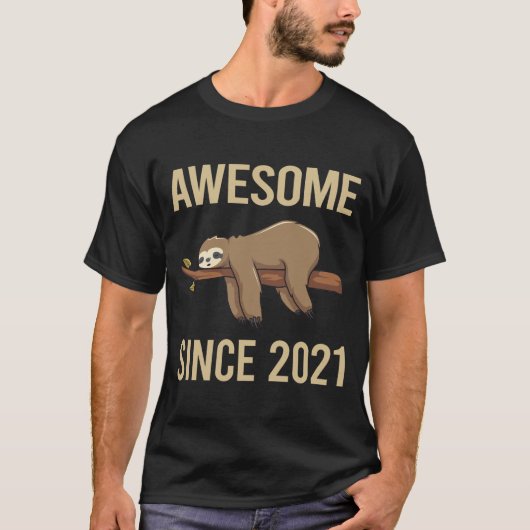 Funny Sloth - Phantastisch seit 2021 T-Shirt (Vorderseite)
