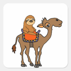 Funny Sloth Riding Camel Cartoon Quadratischer Aufkleber