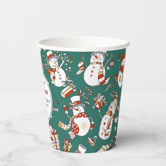 Funny Snowmen Holiday Pattern auf Aquamarinem Pappbecher (Rückseite)