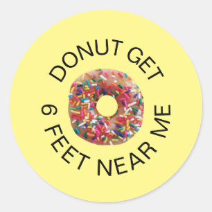 Funny Social Distance Donut Zitat gelb Runder Aufkleber