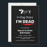 Funny Spaß Joke Dog Years 90th Adult Geburtstag Einladung<br><div class="desc">Feiern Sie einen Meilenstein mit Spaß und Stil! Die Einladung zum Geburtstag ist die perfekte Möglichkeit, um Ihrem besonderen Tag eine spielerische Touch hinzuzufügen. Diese unglaublich witzig Einladung ist für Hundeliebhaber und solche mit großem Spaß konzipiert und bietet einen lustigen Witz über das Altern: "In Hundejahren bin ich tot!" Es...</div>