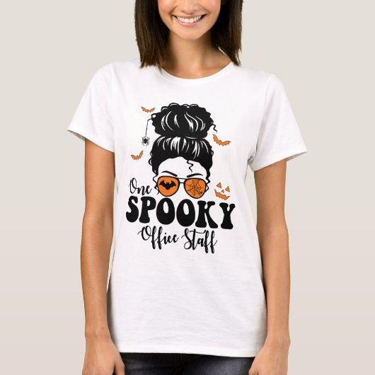 Funny Spooky Office Mitarbeiter Messy Bun Hallowee T-Shirt (Vorderseite)